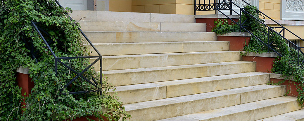 Treppe aus Sandsteinstufen