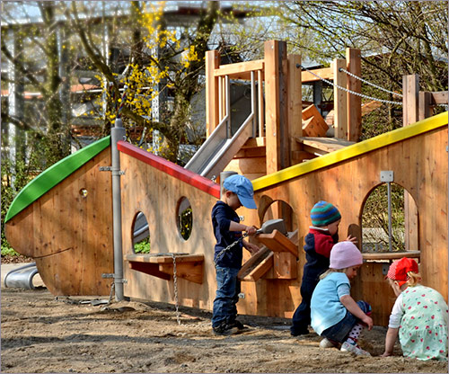 Spielplatz, Spielhaus für Kleinkinder