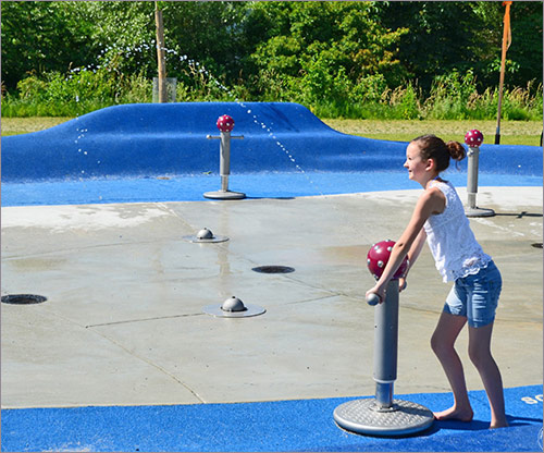 Spielplatzgeräte mit Wasser